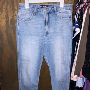 Hollister Ultra High-Rise Mom Jeans Size 30S/11S